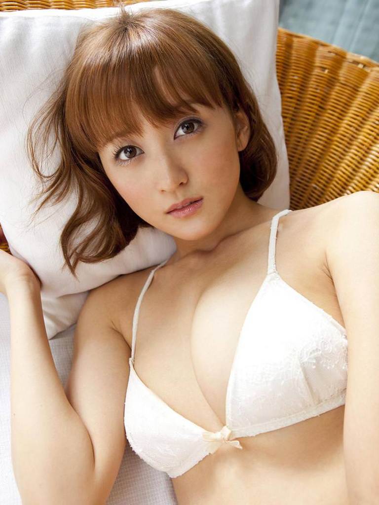 小松彩夏の水着姿52