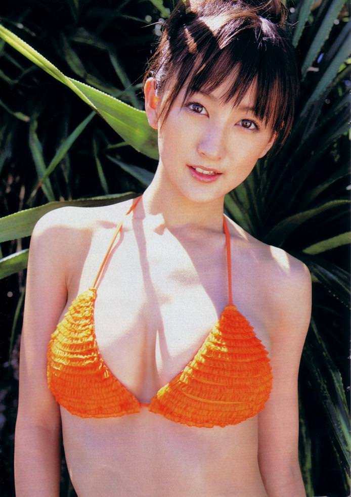 小松彩夏の水着姿60