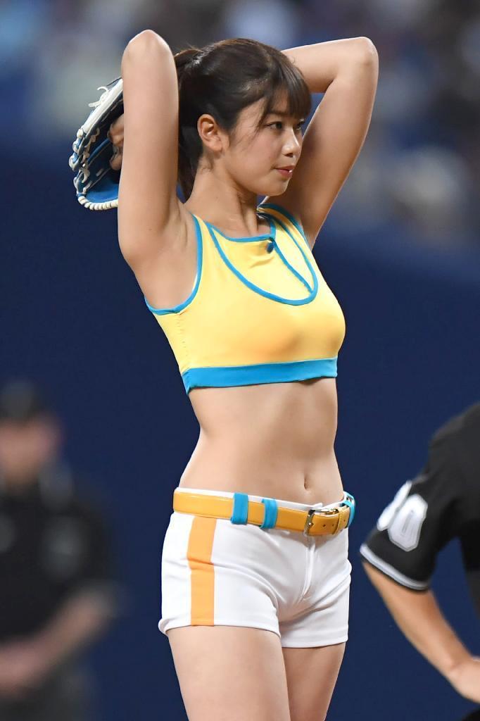 稲村亜美 脇 スポーツブラ