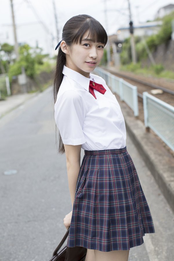 牧野真莉愛 制服