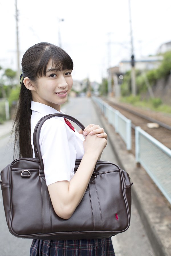 牧野真莉愛 制服
