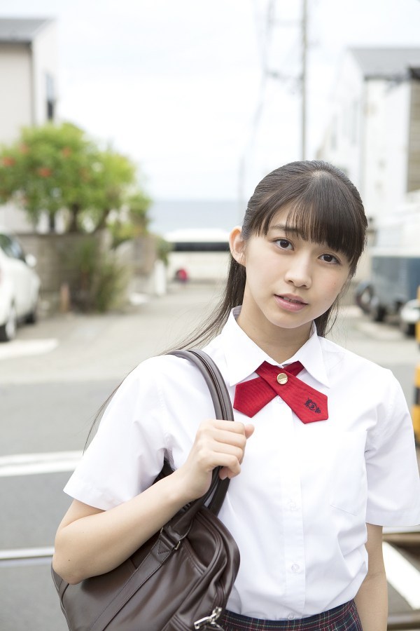 牧野真莉愛 制服