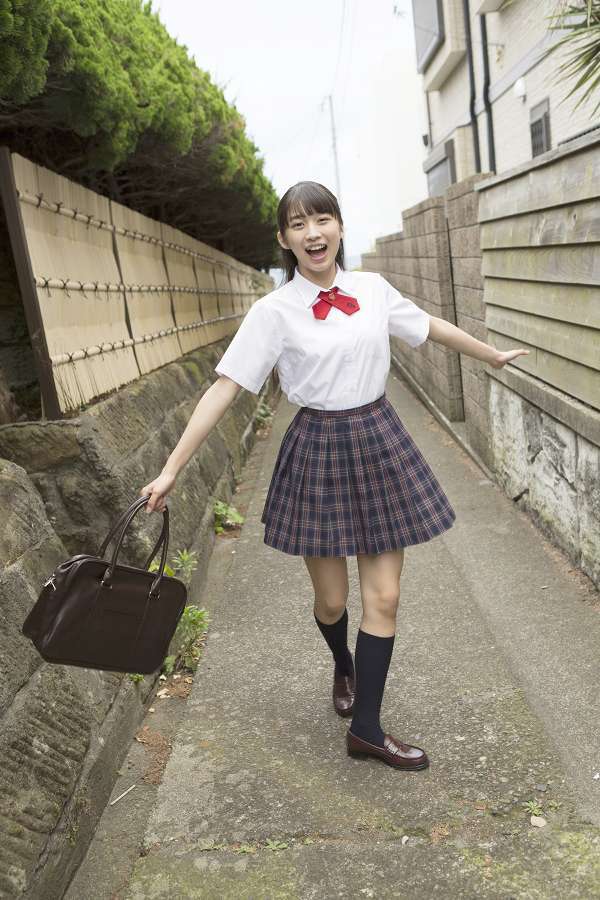 牧野真莉愛 制服