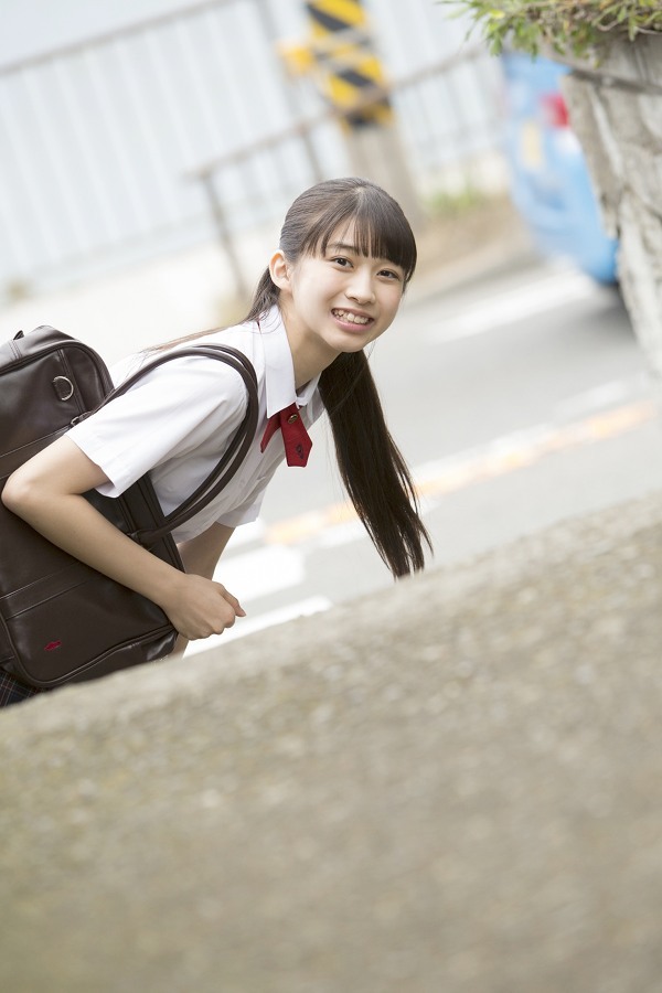 牧野真莉愛 制服