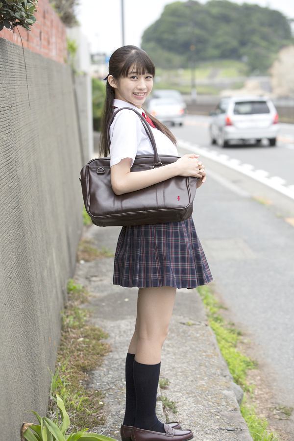 牧野真莉愛 制服
