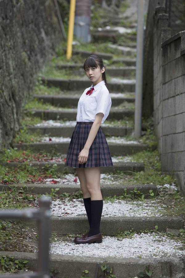 牧野真莉愛 制服