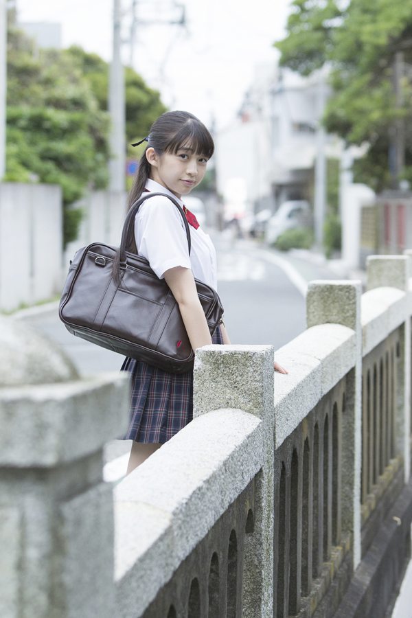 牧野真莉愛 制服