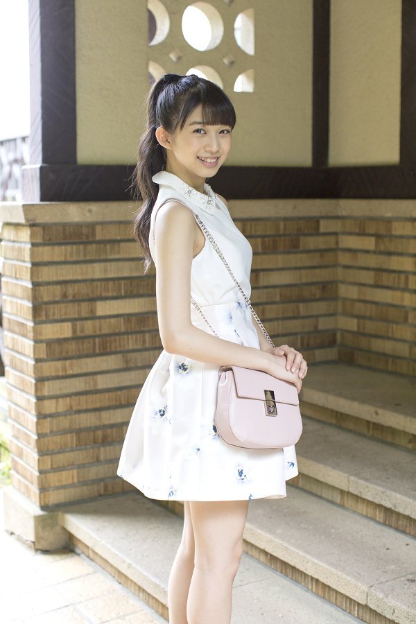 牧野真莉愛 太もも セクシー