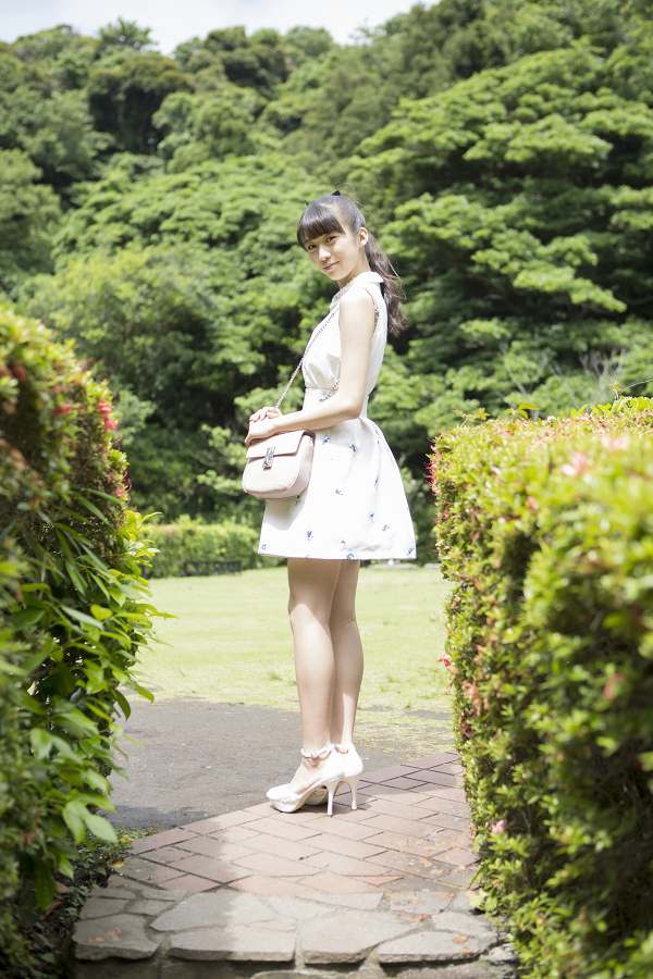 牧野真莉愛 太もも セクシー