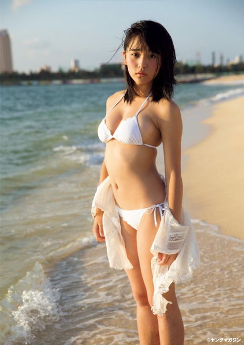 浅川梨奈 水着