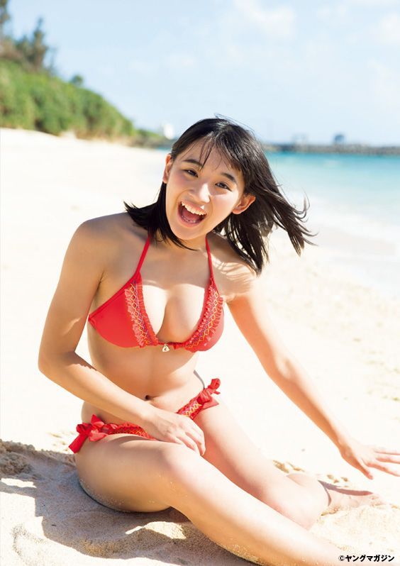 浅川梨奈 水着