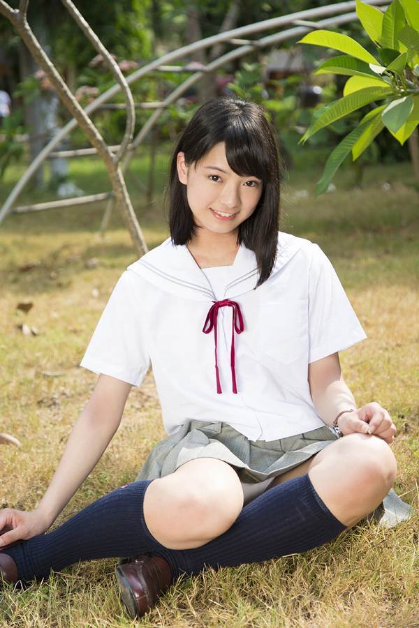 長澤遥香 制服コスプレ グラビア