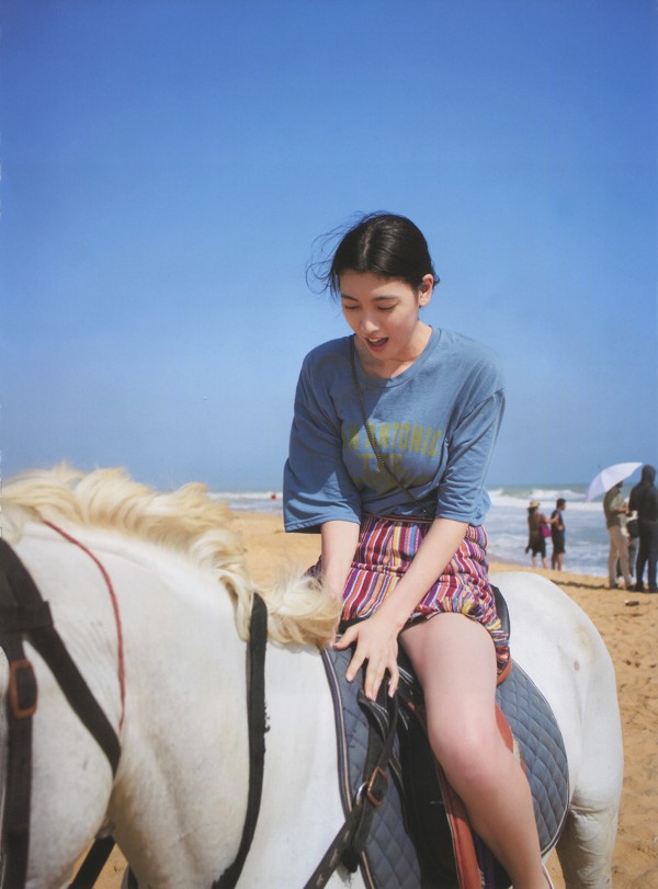 三吉彩花 太もも グラビア