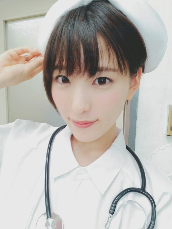 朝比奈裕未 ショートヘアー 自撮り