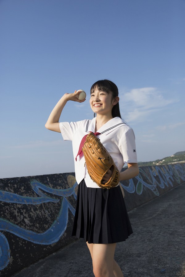 森戸知沙希 セーラー服コスプレ グラビア