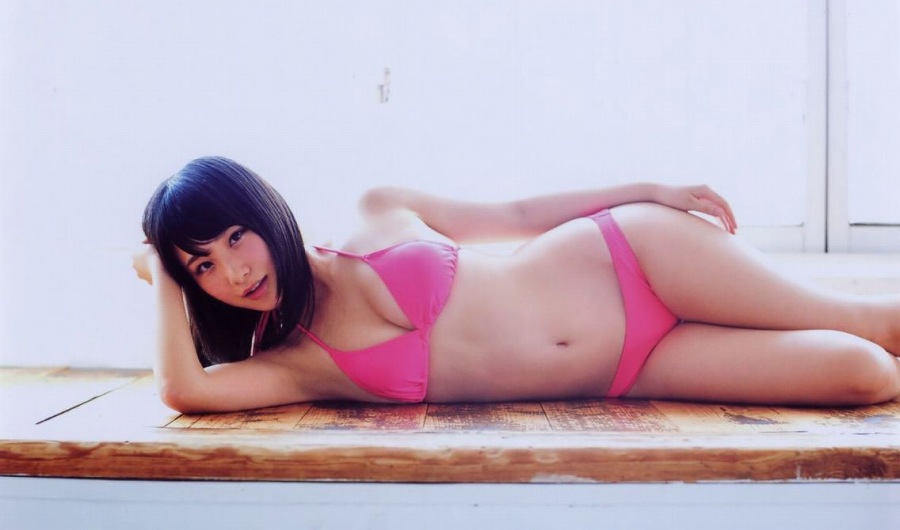 高橋朱里 水着 グラビア