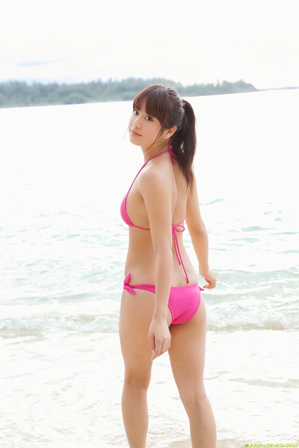 麻倉みな Tバック お尻 グラビア