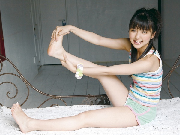 真野恵里菜 太もも ショートパンツ グラビア