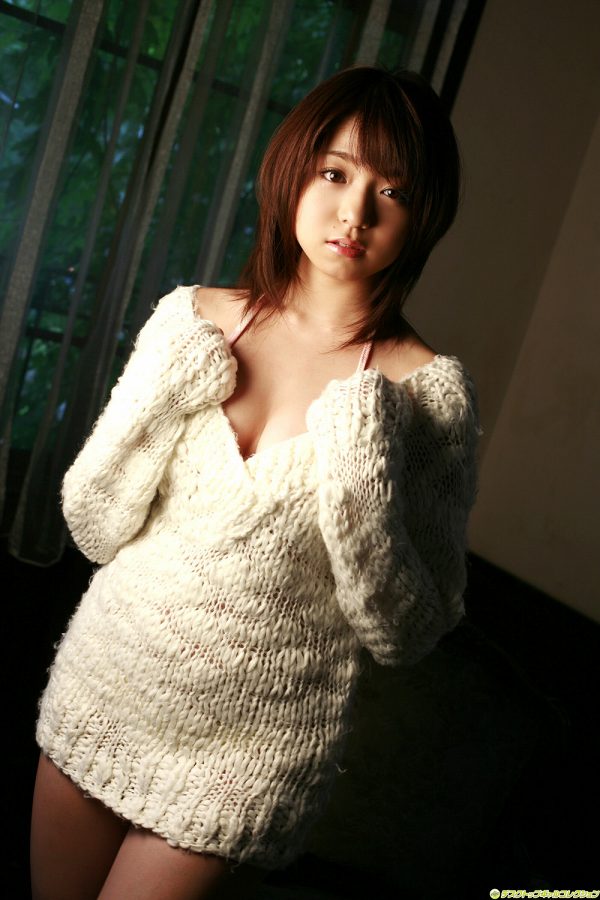 中村静香 ニット グラビア