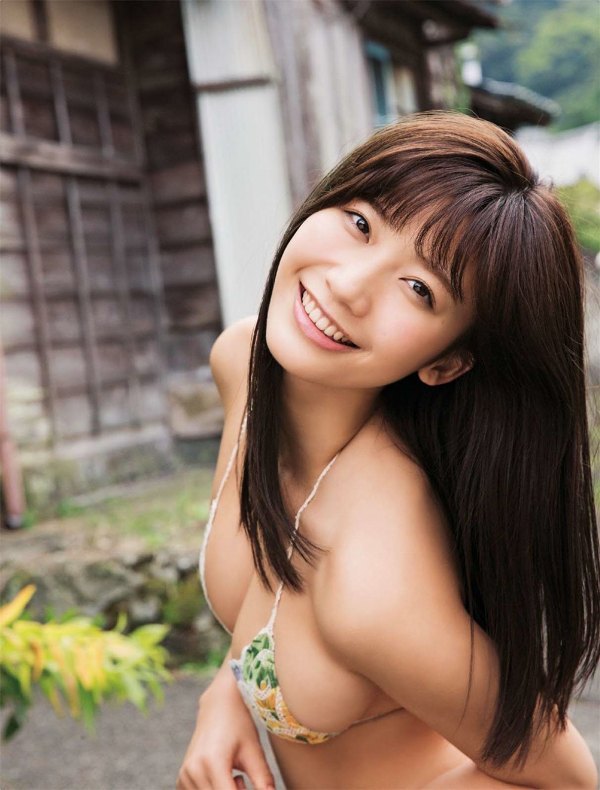 小倉優香 横乳 グラビア