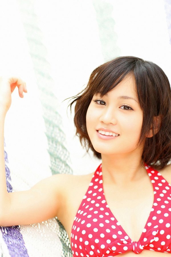 前田敦子 脇 グラビア