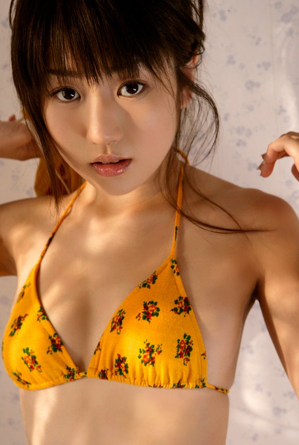 中村知世 ビキニ グラビア