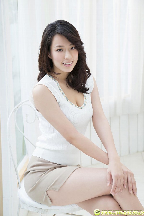 小瀬田麻由 ノースリーブ グラビア