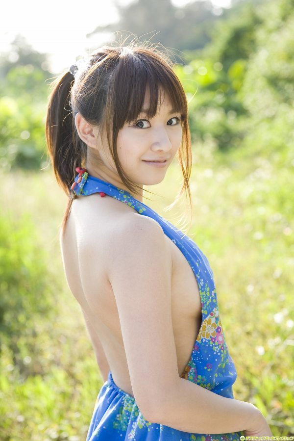 鎌田奈津美 横乳 グラビア