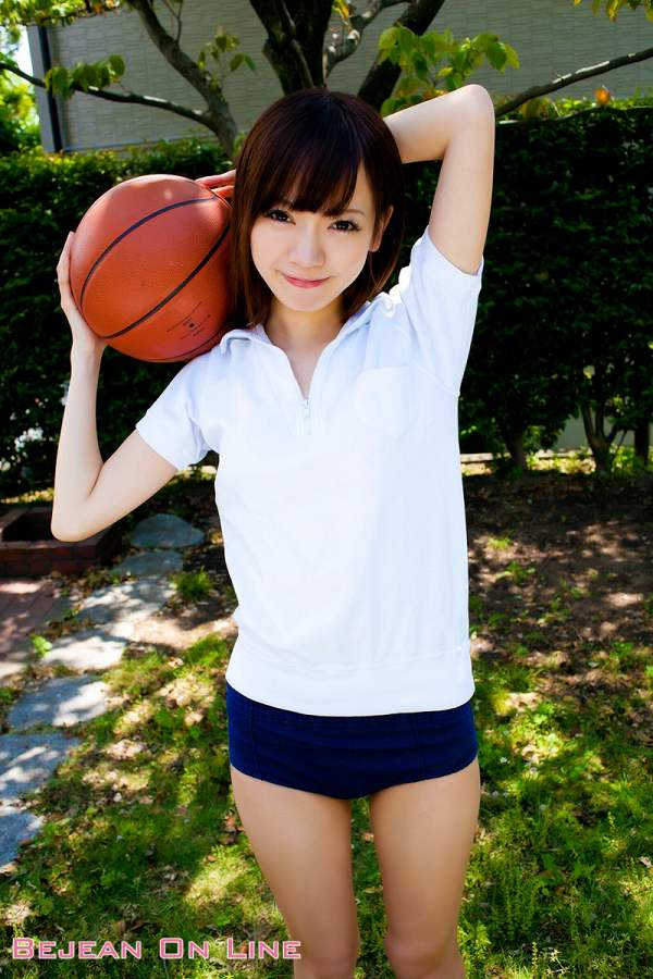 鎌田紘子 ブルマーコスプレ グラビア