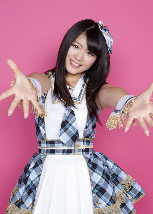 山内鈴蘭 ミニスカート グラビア