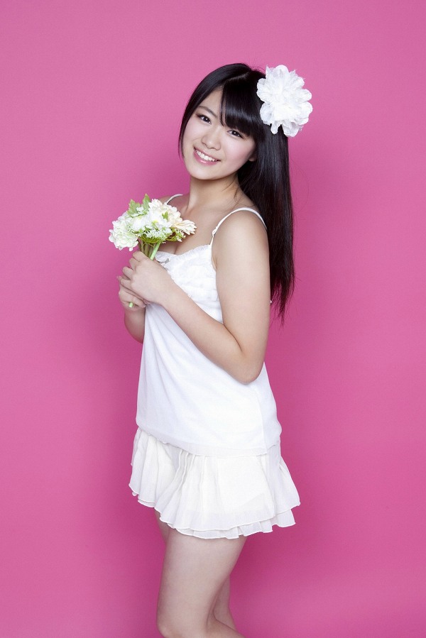 山内鈴蘭 ミニスカート グラビア