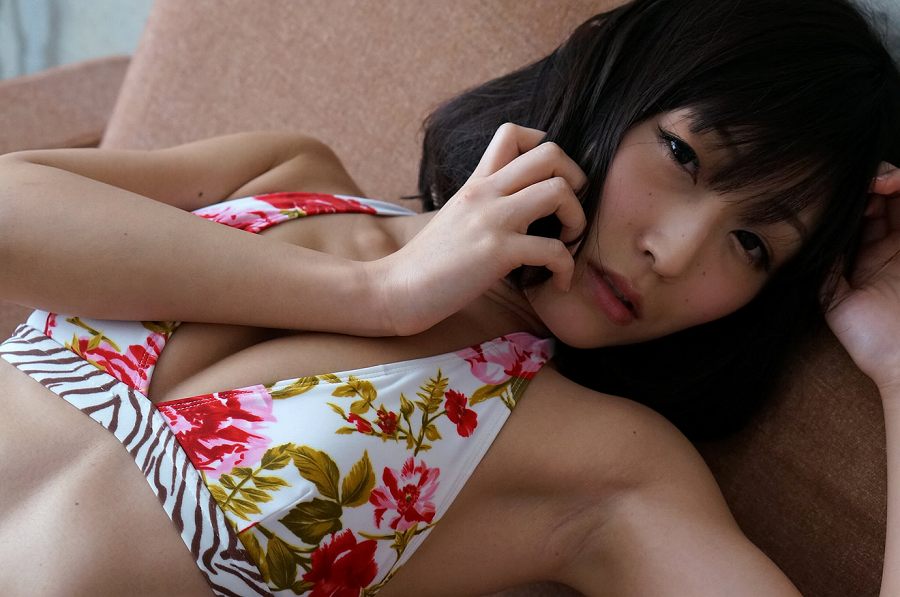 柚木しおり 脇 グラビア