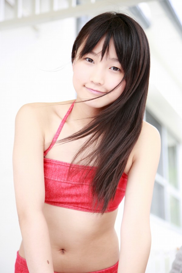 鞘師里保 ビキニ グラビア