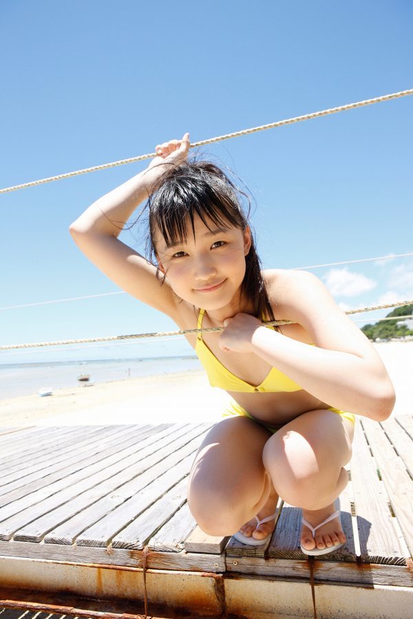 鞘師里保 脇 グラビア