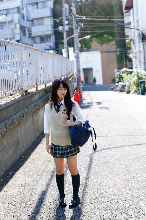 鞘師里保 制服コスプレ グラビア