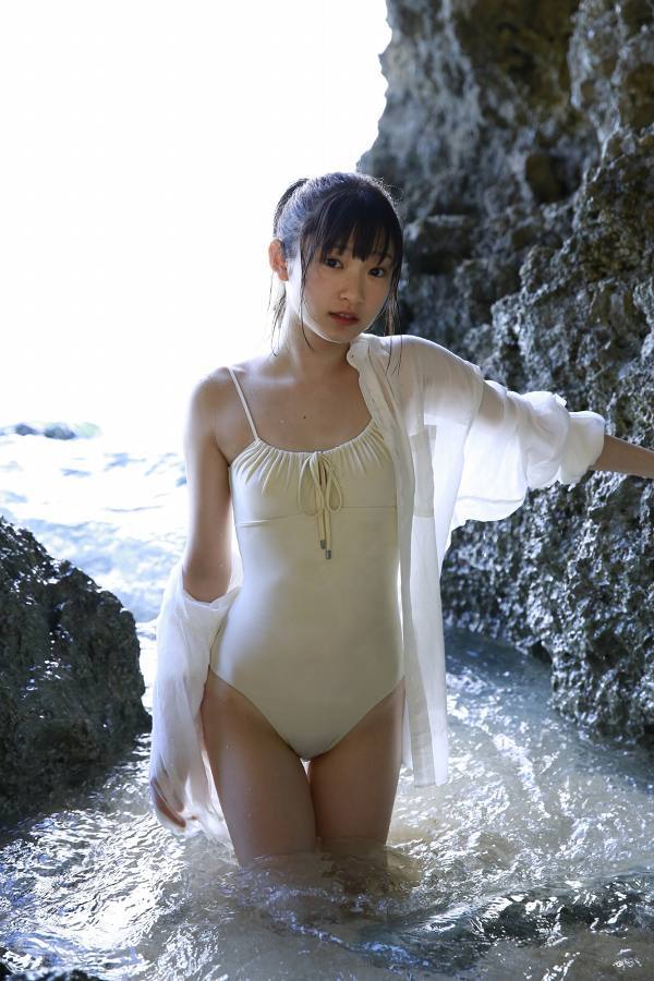 宮本佳林 水着 グラビア