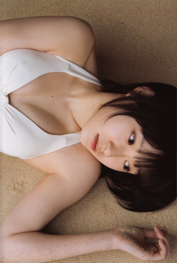 宮本佳林 ビキニ グラビア