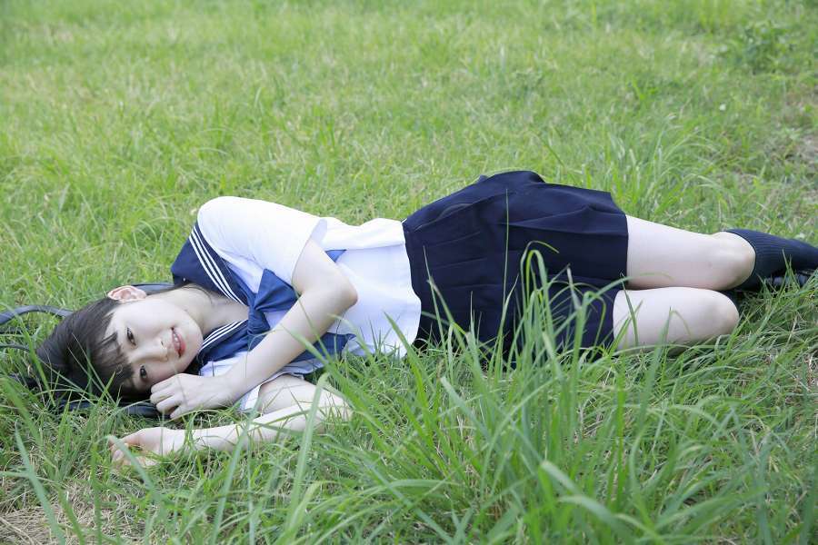 宮本佳林 セーラー服コスプレ グラビア