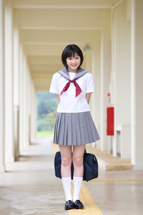 宮本佳林 セーラー服コスプレ グラビア