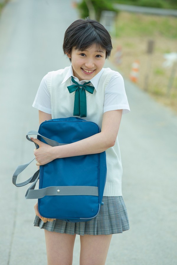宮本佳林 制服コスプレ グラビア