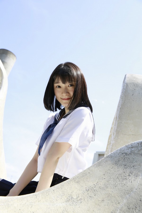 宮本佳林 セーラー服コスプレ グラビア