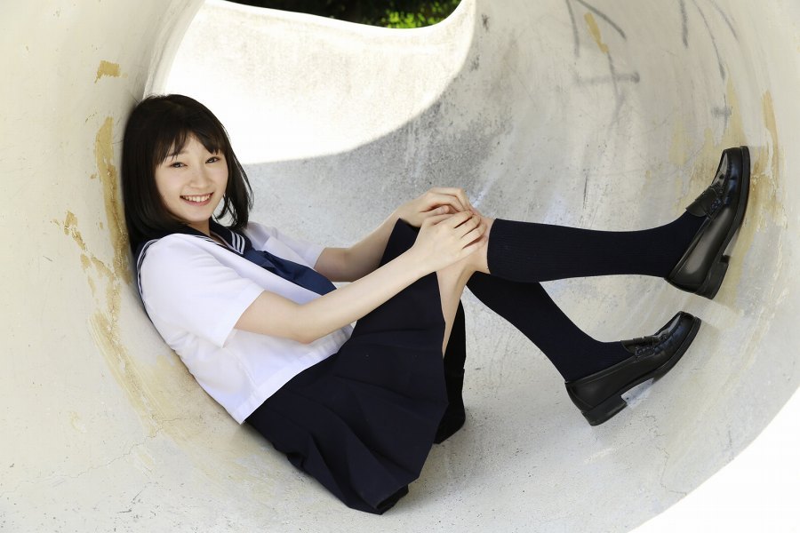 宮本佳林 セーラー服コスプレ グラビア