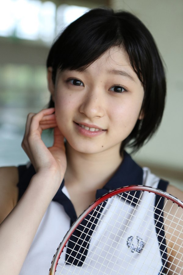 宮本佳林 バドミントン グラビア