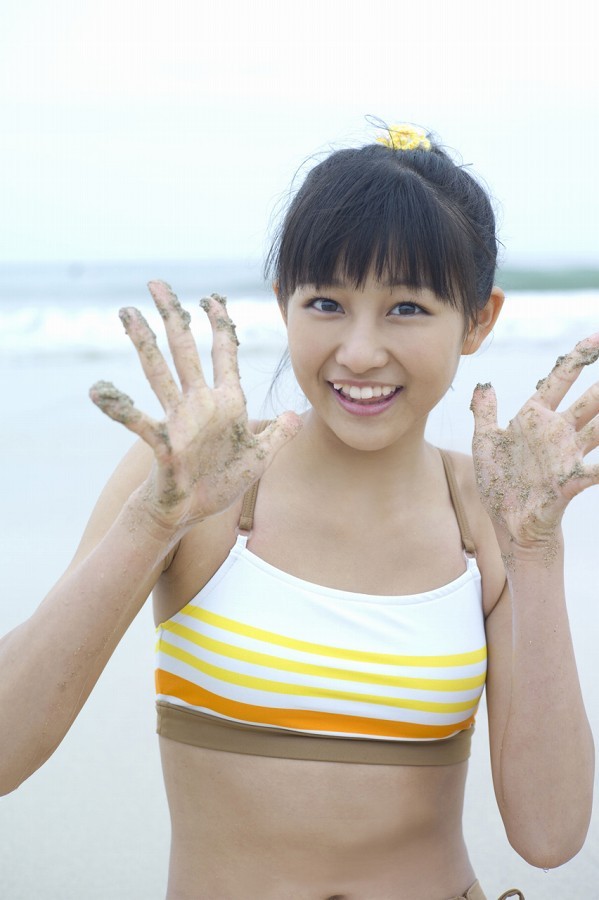 和田彩花 ビキニ グラビア