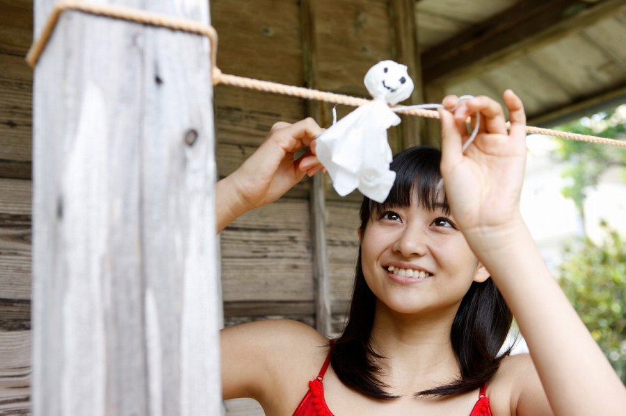 和田彩花 脇 グラビア