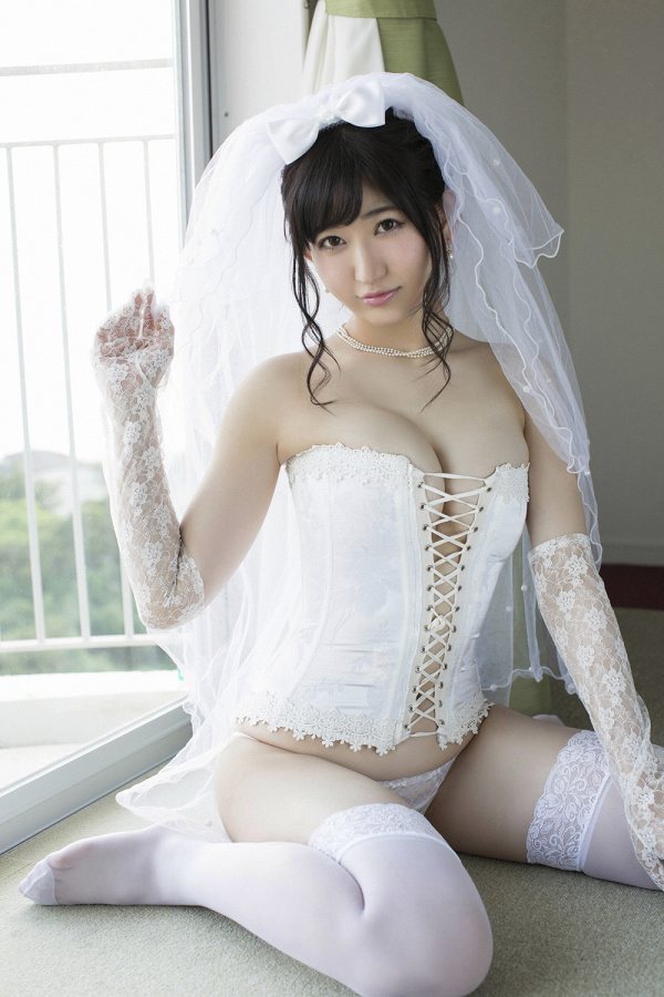 月城まゆ ウェディングドレス グラビア