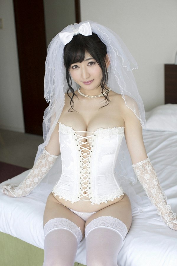 月城まゆ ウェディングドレス グラビア