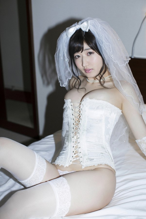 月城まゆ ウェディングドレス グラビア