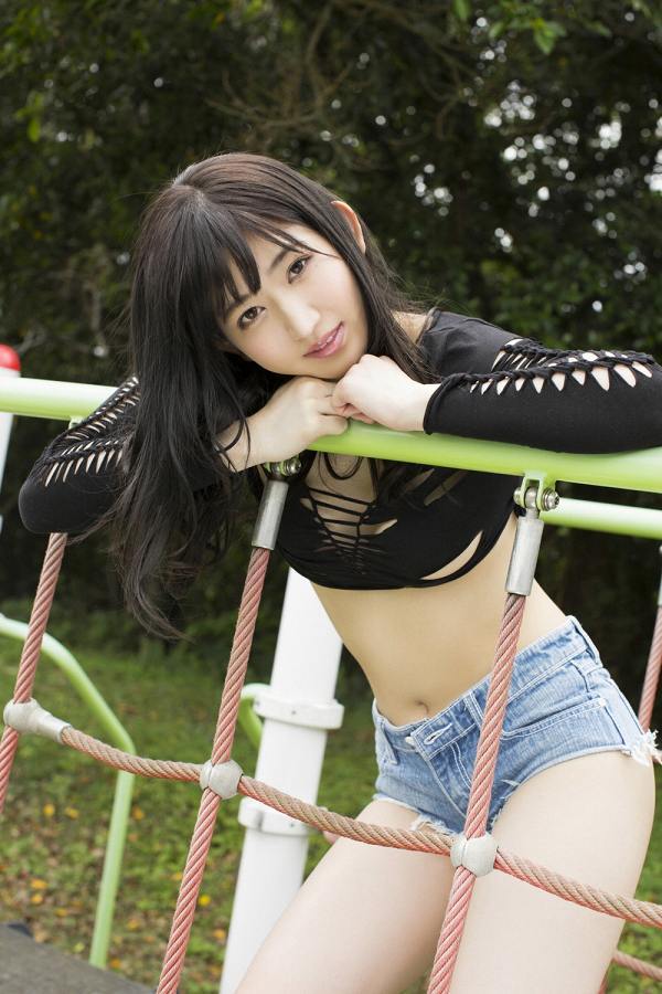 月城まゆ ホットパンツ グラビア