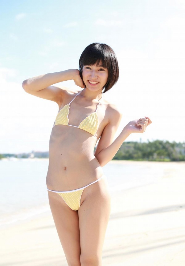 保田真愛 脇 グラビア